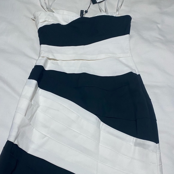 BCBGMaxazria black/white mini new with tags size 2 - Picture 2 of 8